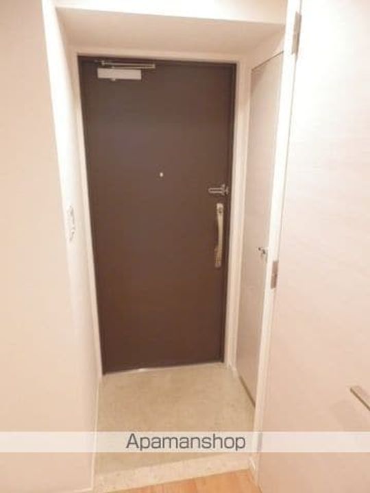 千葉県千葉市中央区新宿1丁目の賃貸マンションの玄関