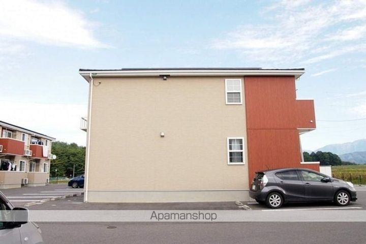 長野県伊那市仙美の賃貸アパートの外観