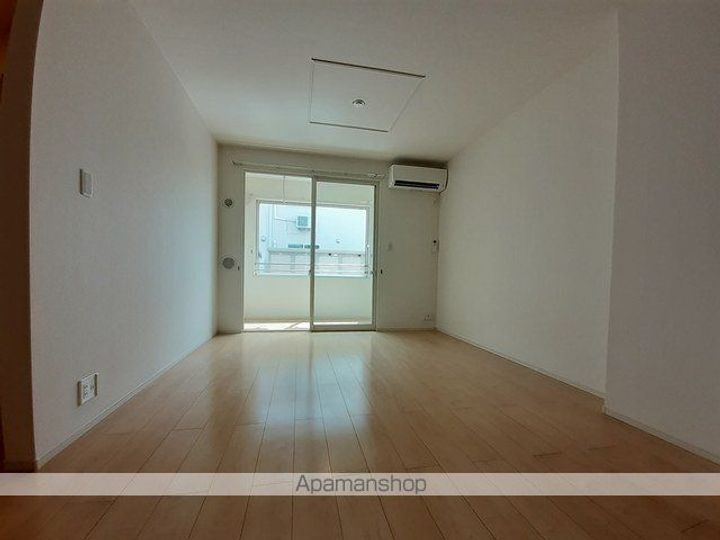 ヴィラ・シャンテBの居間