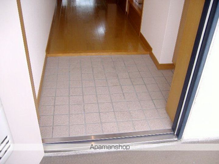 センターイン伊勢町の玄関