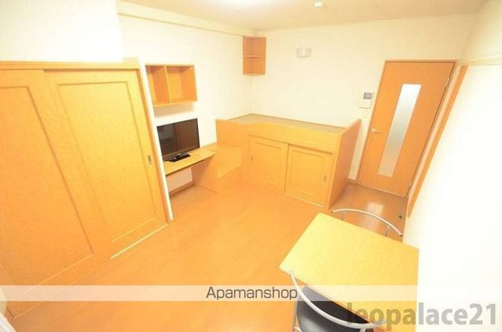 レオパレス若宮205の居間