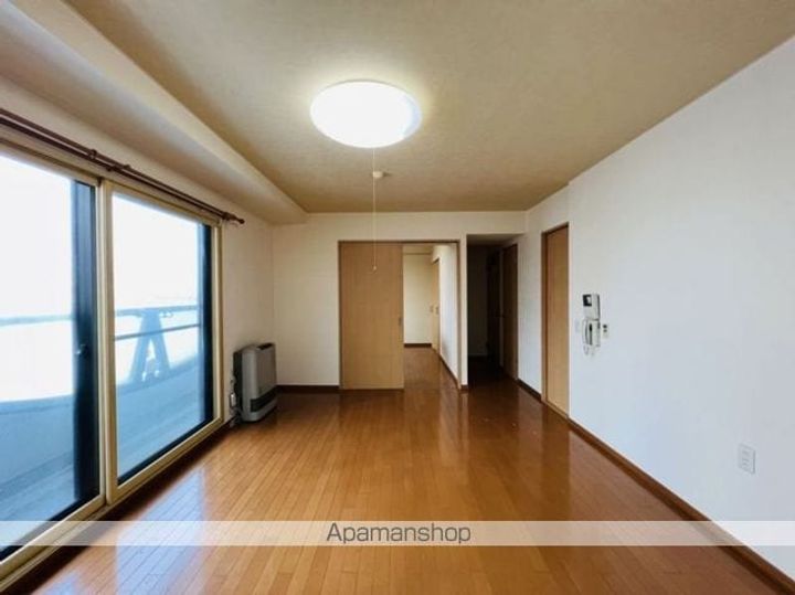 メゾンラフォーネ403の居間