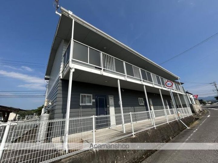 香川県高松市香川町川東下の賃貸アパートの外観