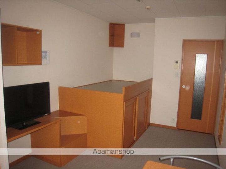 レオパレスイーストA203の居間