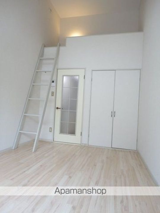 ホワイトキャッスル八乙女Ⅰ102の居間