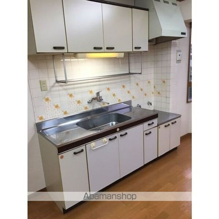 今居ビルのキッチン