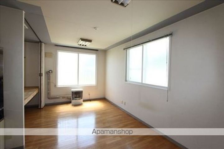 北海道網走市海岸町の賃貸アパートの居間