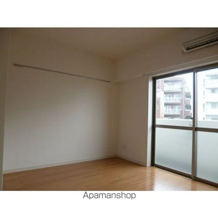 東京都板橋区小茂根2丁目の賃貸マンションの居間