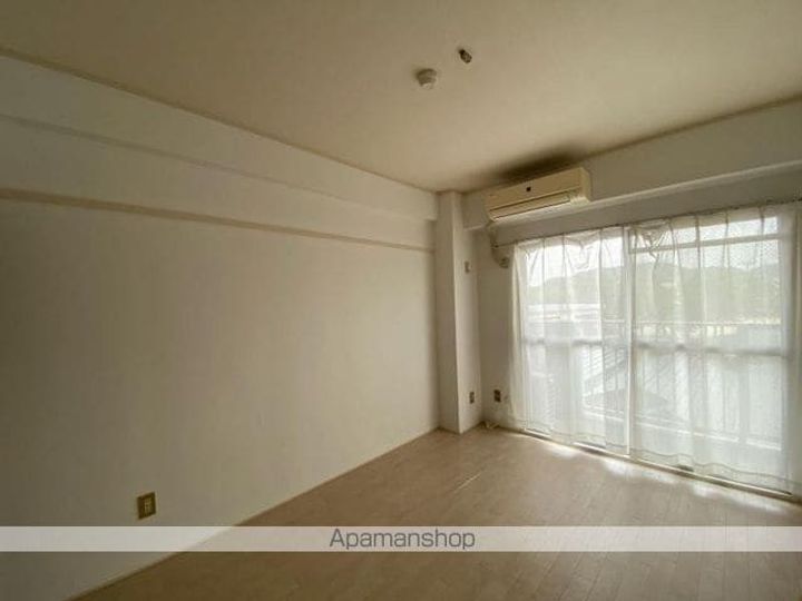 香川県高松市高松町の賃貸マンションの居間