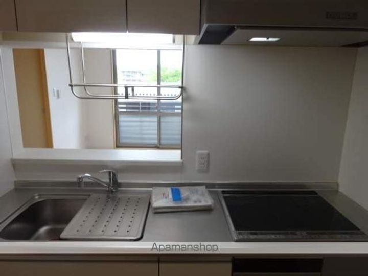 福島県福島市鎌田字原際の賃貸アパートのキッチン