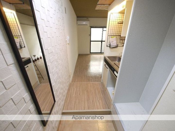 ドール本願寺103の玄関