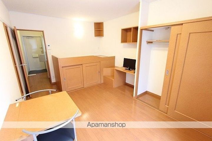 レオパレスWEST WING111の居間