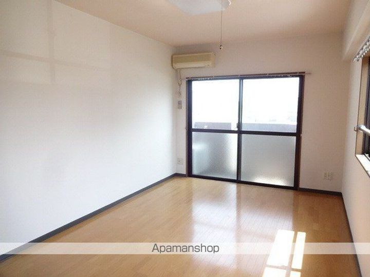 ロイヤルハーモニーの居間