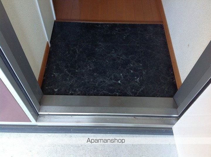 レオパレスベーチェルの玄関