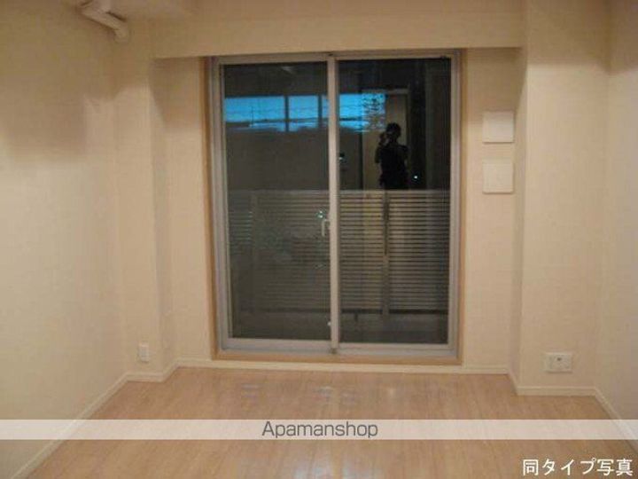 コンフォリア三田EASTの居間