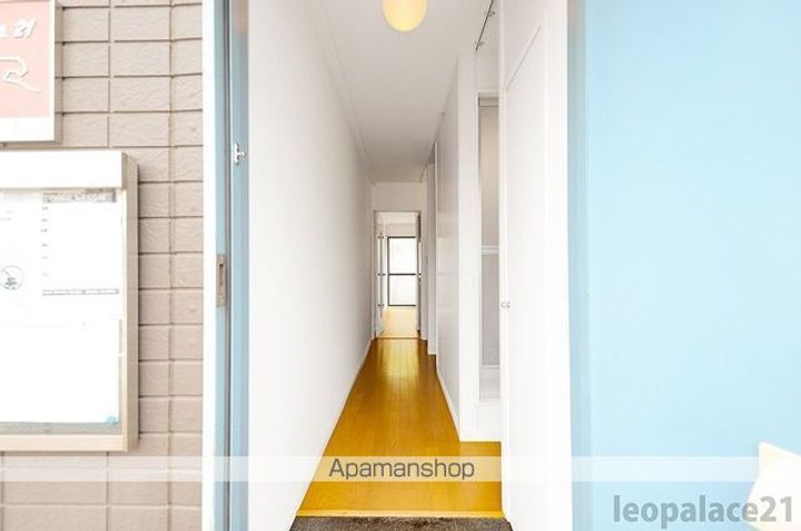 レオパレスセブン104の玄関