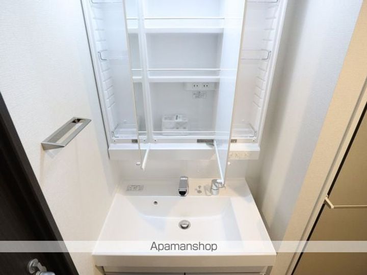愛知県名古屋市東区泉2丁目の賃貸マンションの内装