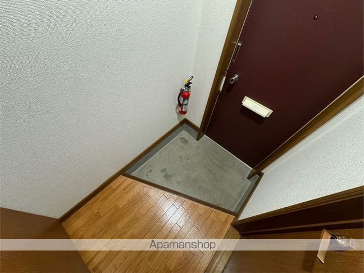 5条レジデンスB202の玄関