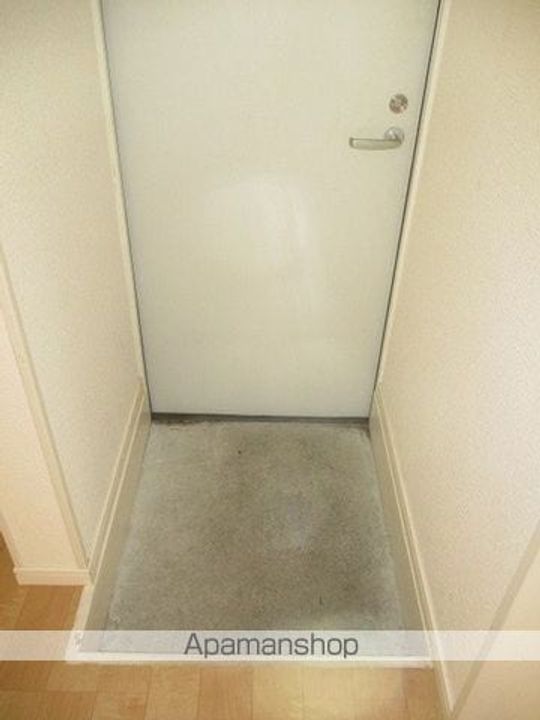 新館アパート101の玄関