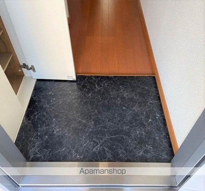 レオパレスハクジュの玄関