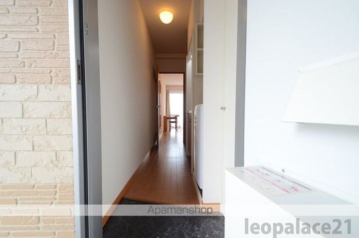 レオパレスSTANZAの玄関