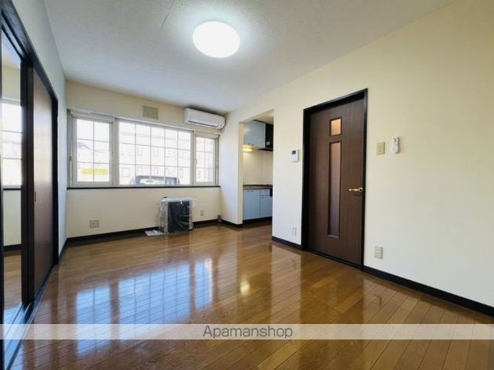 メモリーウエストBの居間