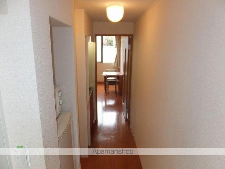 レオパレスメディオ新津102の玄関