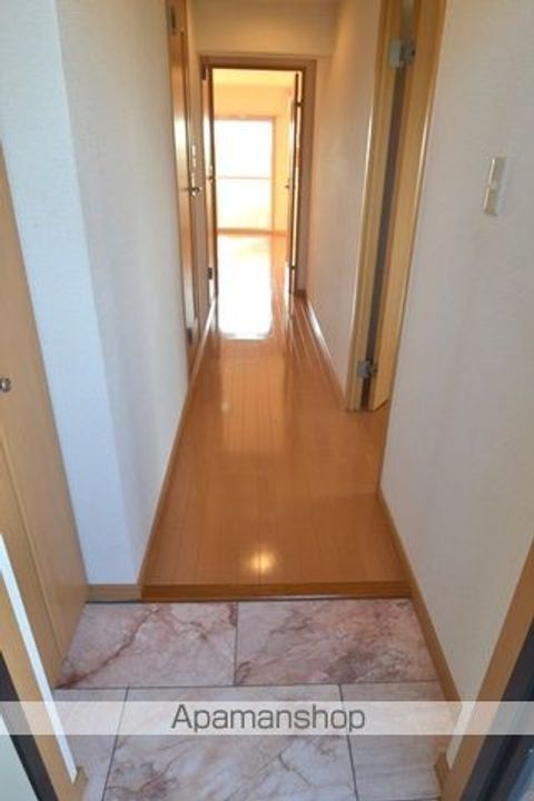 マンションティアラ301の玄関