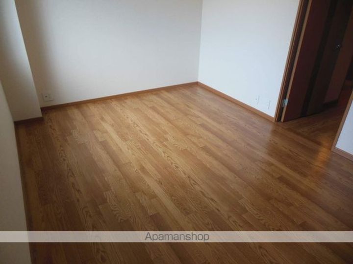 愛知県北名古屋市鹿田栄の賃貸マンションの内装