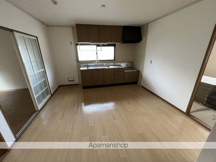 ガーデンハウス田方A棟202の居間