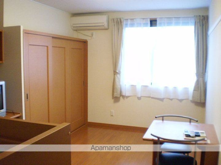 レオパレスヌーヴォグラン二本松107の居間