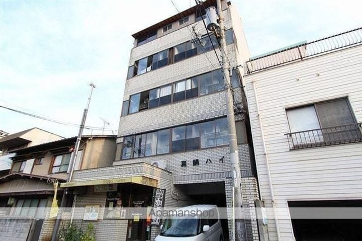 真鍋ハイツ中棟の外観