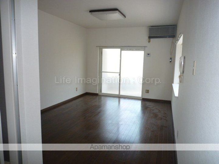 滋賀県甲賀市水口町高塚の賃貸アパートの居間