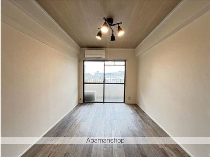 エクレール道後の内装