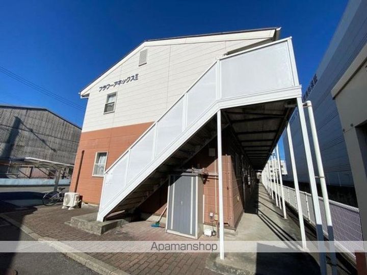 香川県高松市郷東町の賃貸アパートの外観