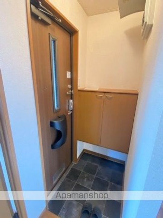 モア・紫竹の玄関