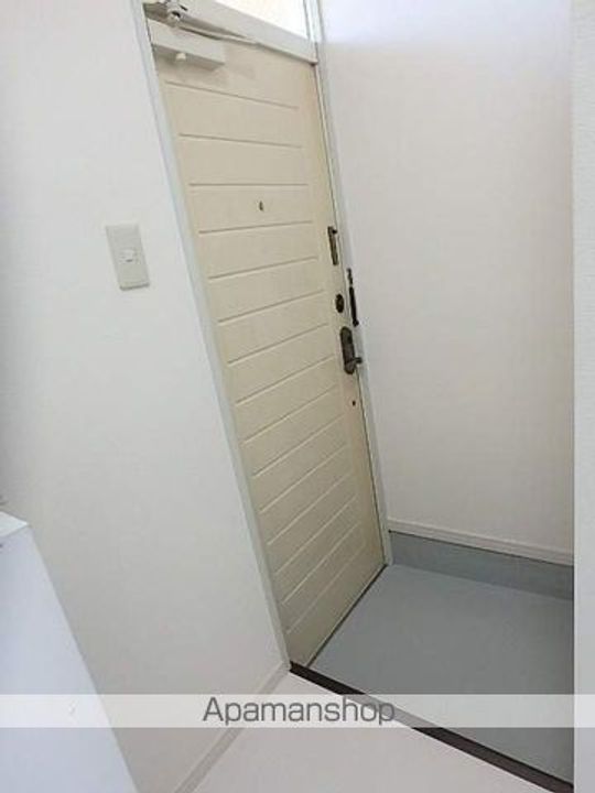 ホワイトリバー102の玄関