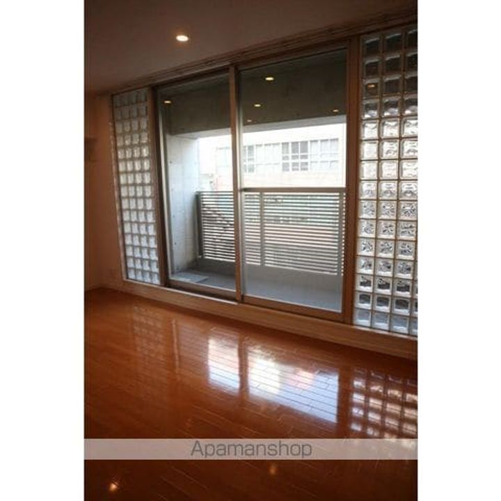 FLAT INN UESHIO202号室の居間