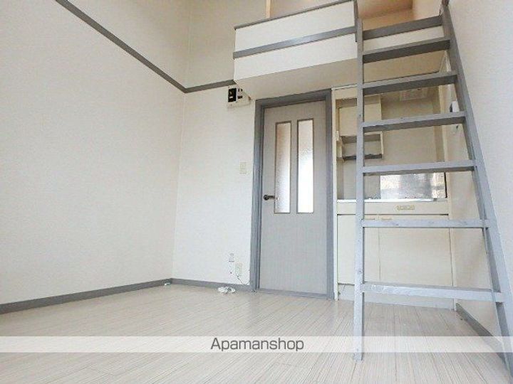 福岡県福岡市東区下原1丁目の賃貸アパートの居間