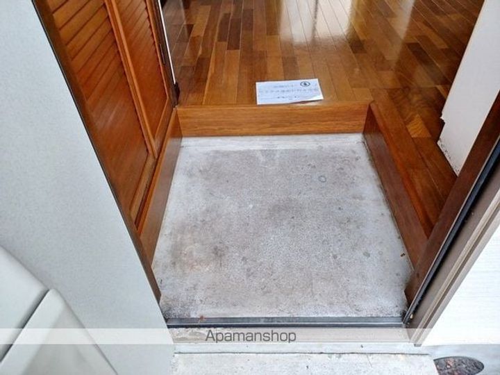 ハイツ中島102の玄関