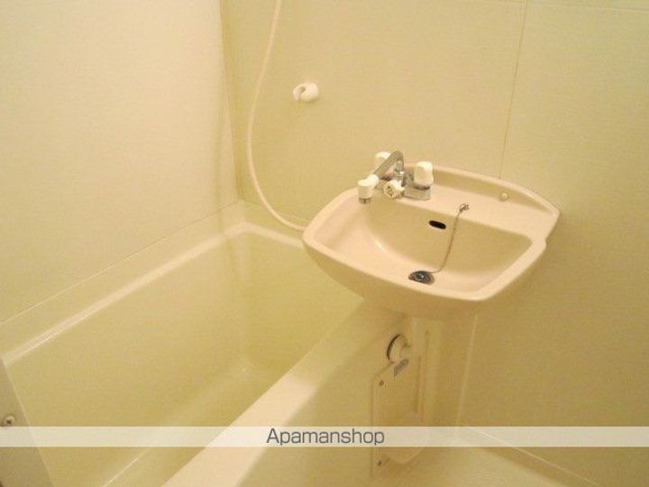 レオパレスタカネ.台の風呂