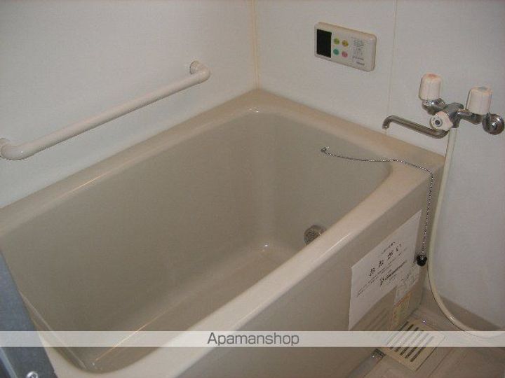 福岡県福岡市南区曰佐3丁目の賃貸アパートの風呂