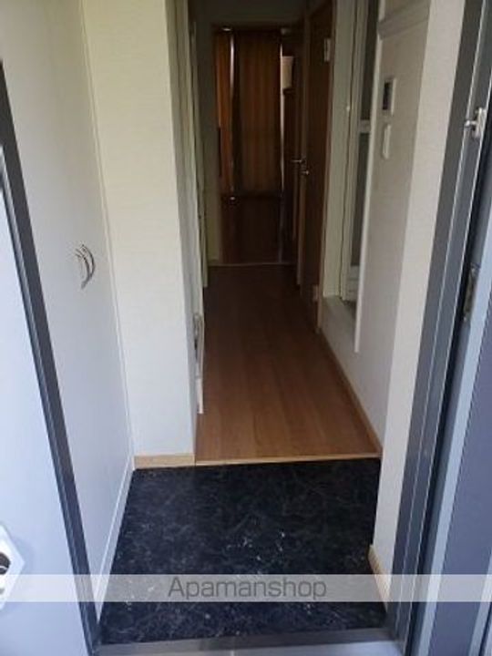 レオパレス元宮304の玄関