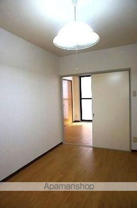 香川県高松市塩上町2丁目の賃貸マンションの居間