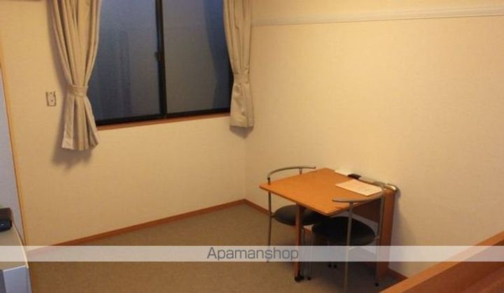 レオパレスYS116の居間