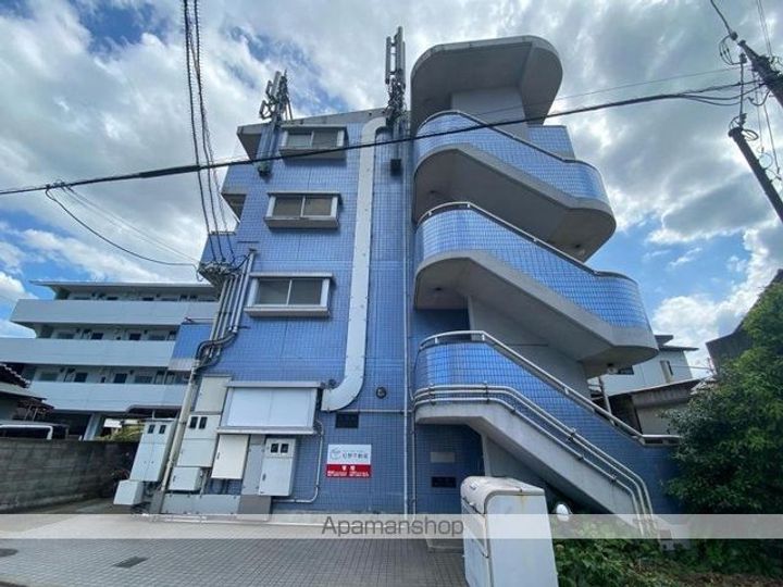 香川県高松市仏生山町甲の賃貸マンションの外観