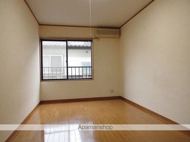 グリーンコート207の居間