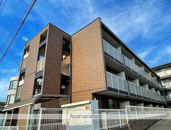 レオパレスハーバーサイドW棟の外観