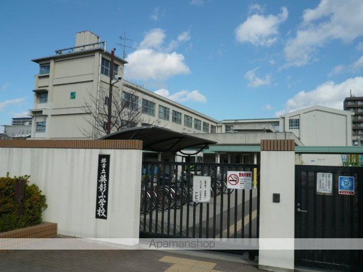 シャーメゾンオプスの周辺