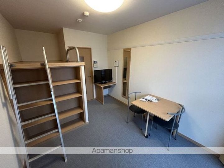 レオパレスVIEW矢剣403の居間